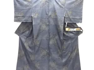 未使用品　仕立て上がり　蝶に草花模様織り出し本場泥大島紬着物(7マルキ)